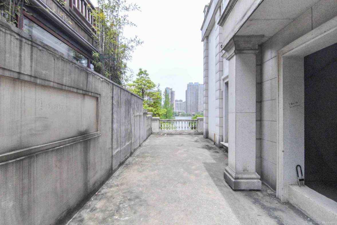 中海梅溪湖壹号  7室3厅3卫    10000.0元/月 中海梅溪湖壹号  7室3厅3卫    10000.0元/月室内图