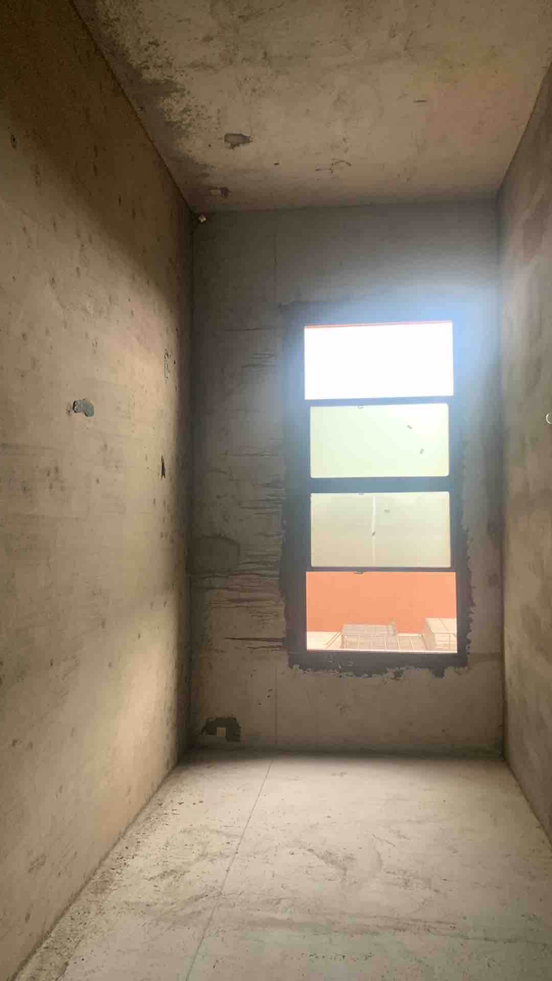 弘星大厦  4室2厅2卫    58.0万客厅