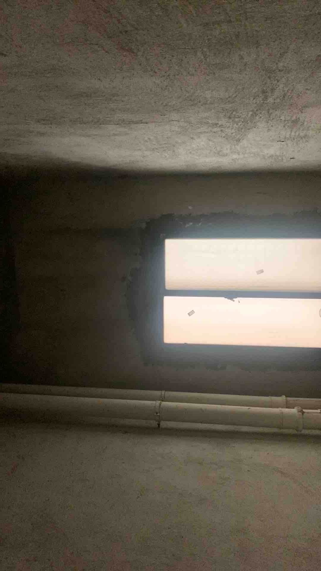 弘星大厦  4室2厅2卫    58.0万客厅