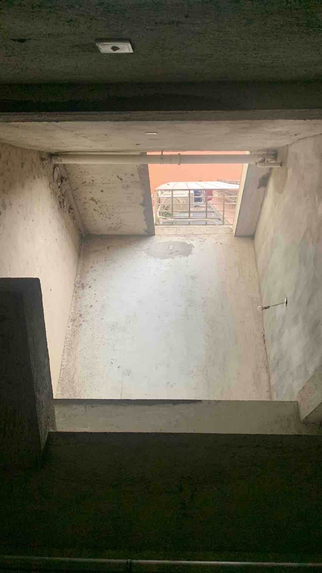 弘星大厦  4室2厅2卫    58.0万客厅