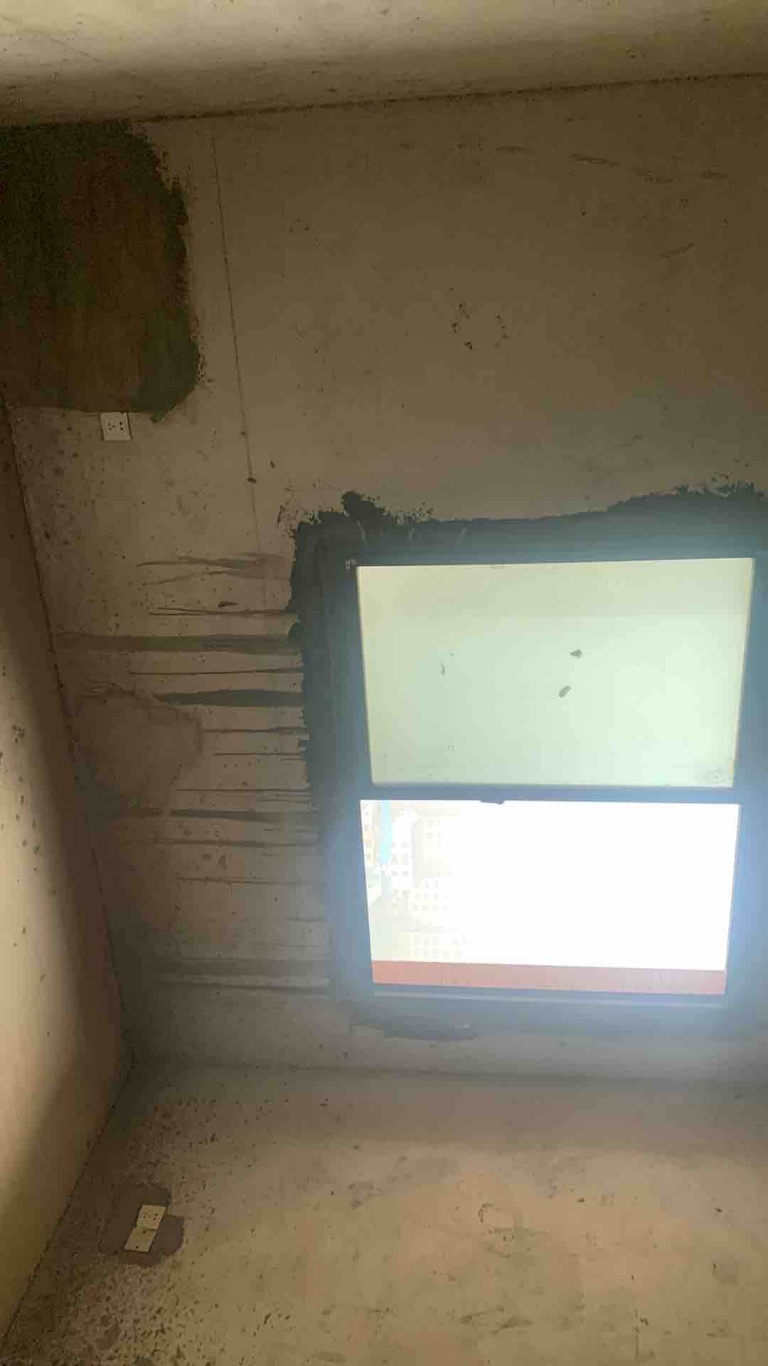 弘星大厦  4室2厅2卫    58.0万客厅