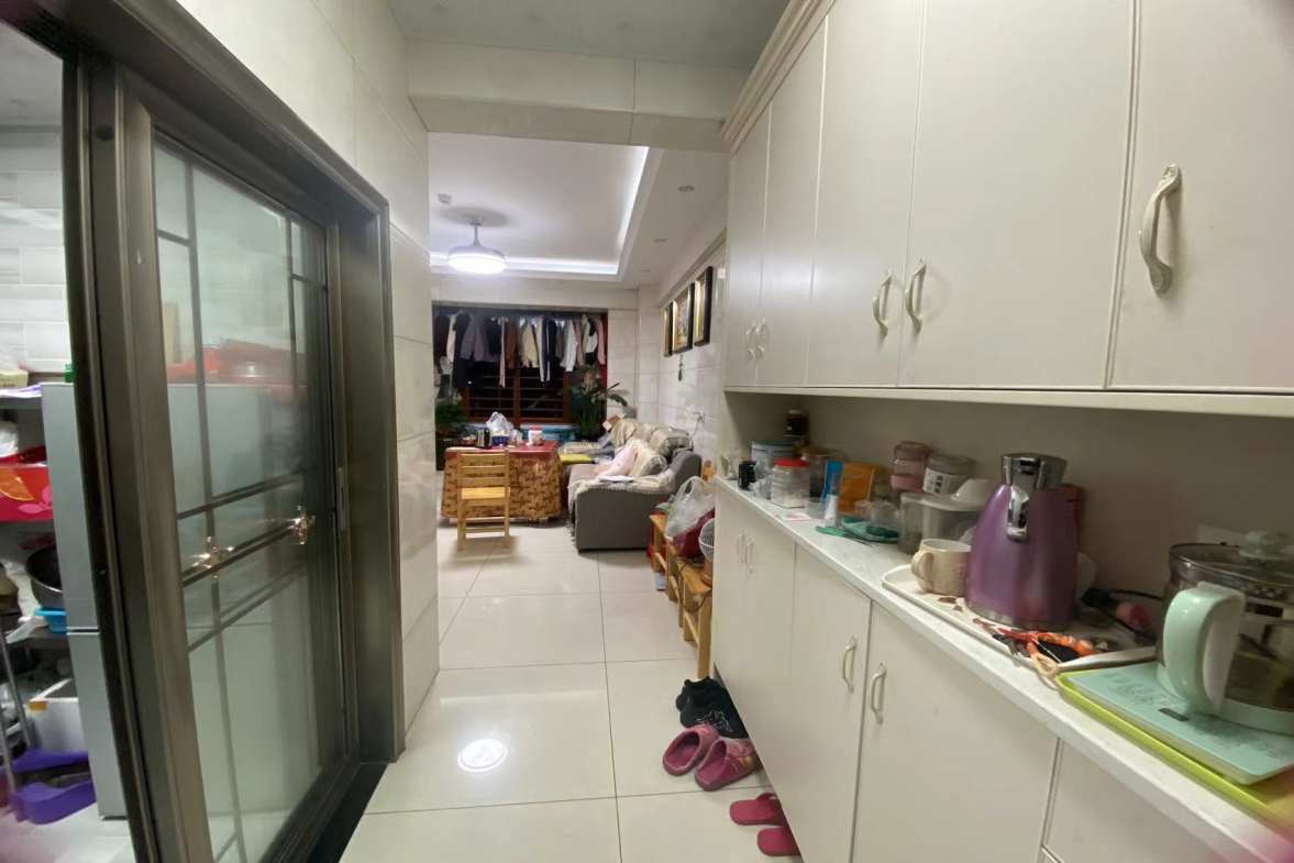 恒隆国际  2室1厅1卫    2000.0元/月室内图