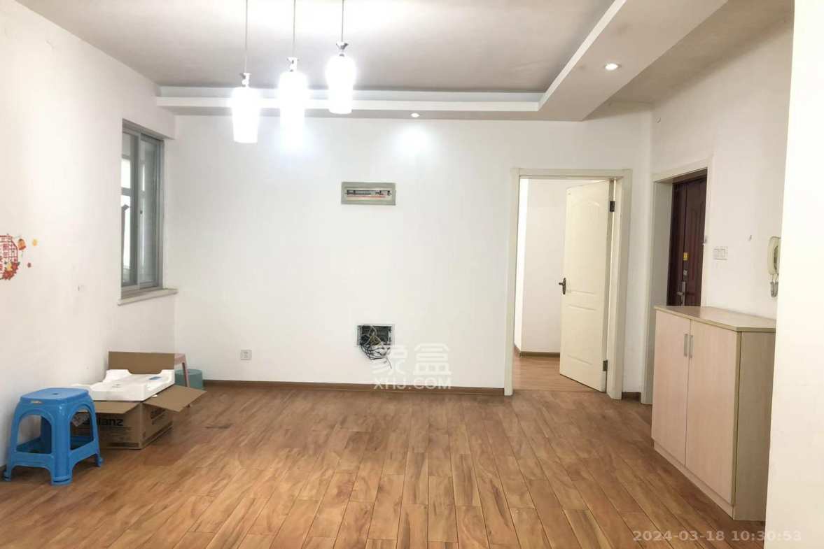 锑都家园  4室2厅2卫    2400.0元/月室内图