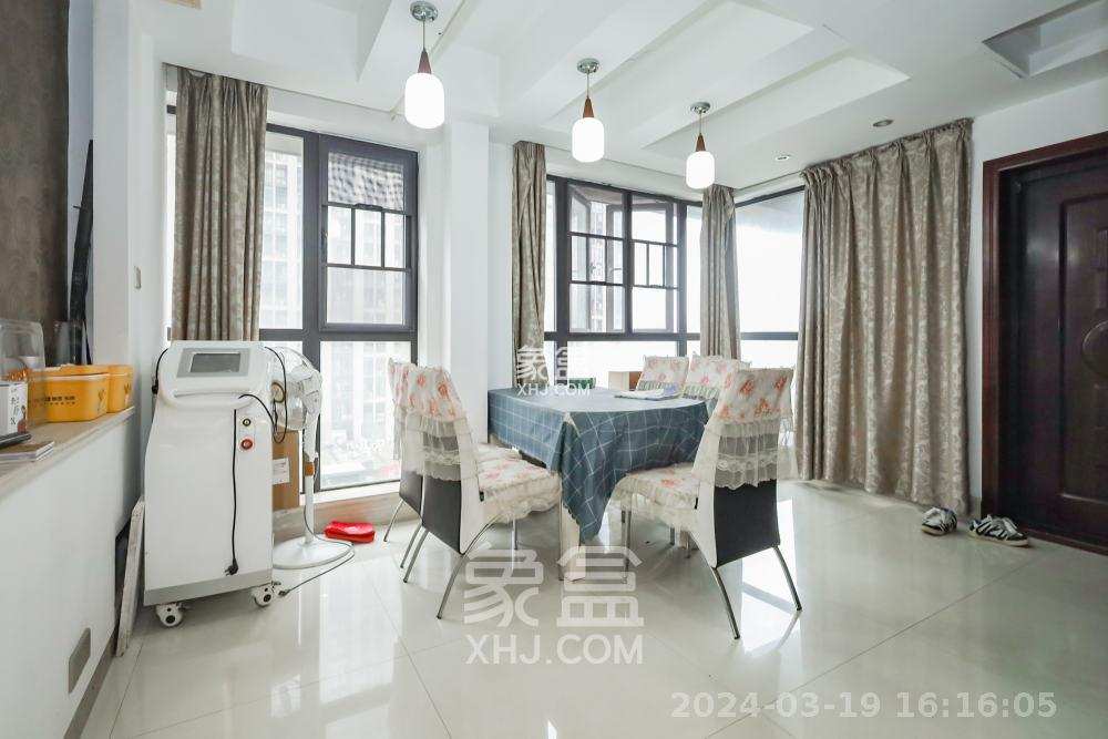 湘腾城市广场  3室2厅1卫    4200.0元/月室内图