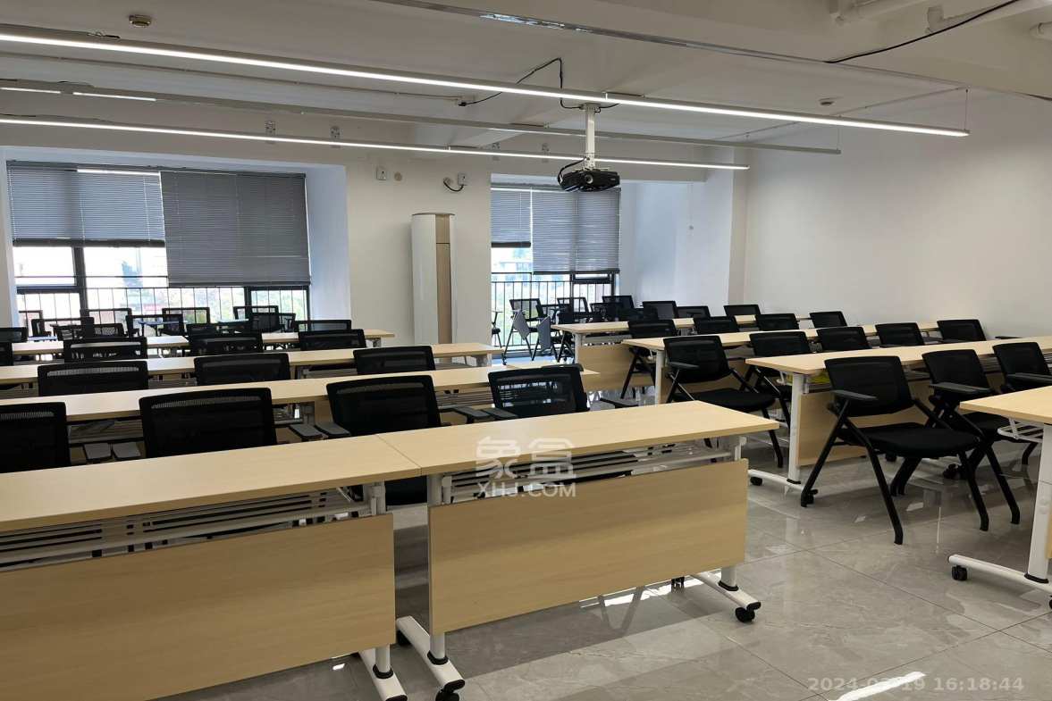 万科金域华府一期  1室1厅1卫    2000.0元/月 万科金域华府一期  1室1厅1卫    2000.0元/月室内图