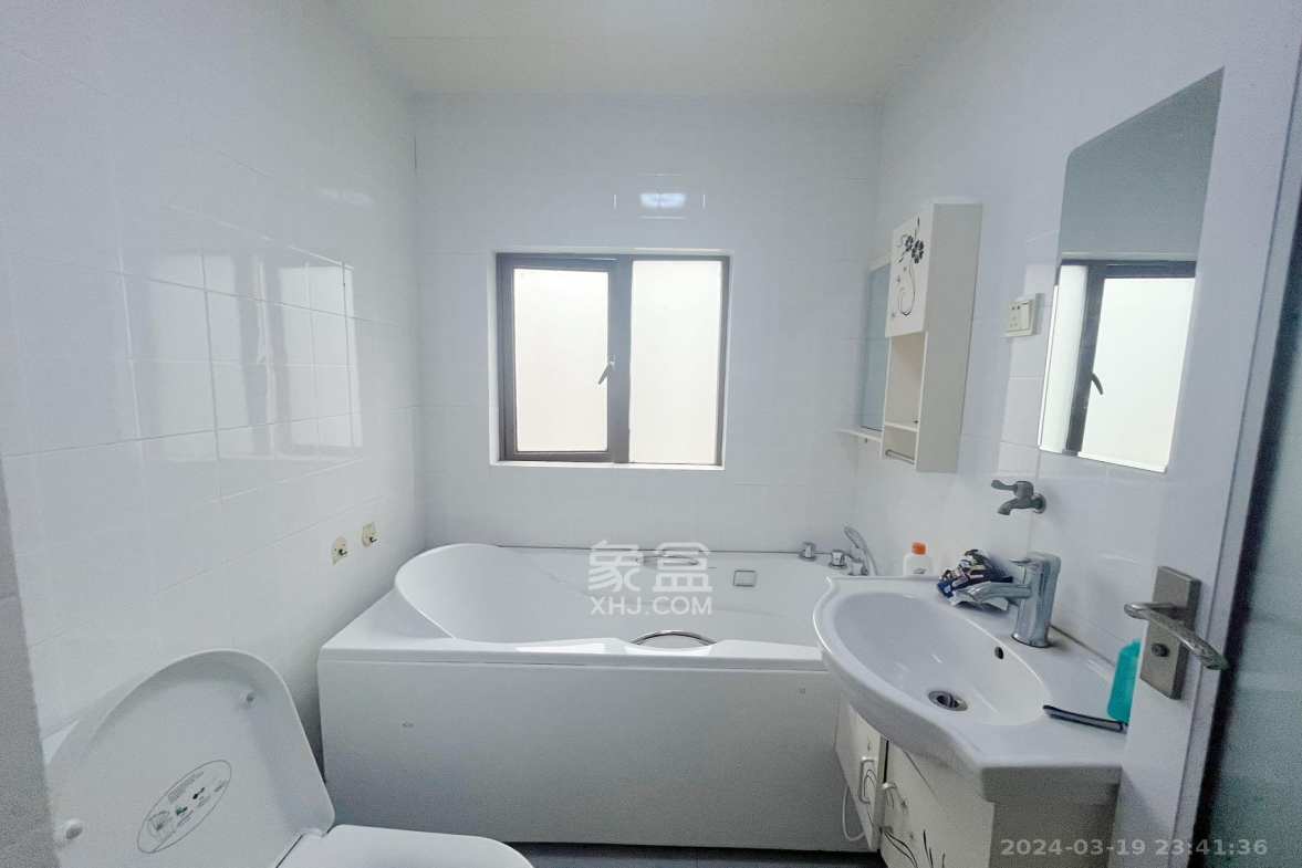 高信向日葵 3室2厅2卫 2600.0元/月 高信向日葵 3室2厅2卫 2600.0元/月室内图