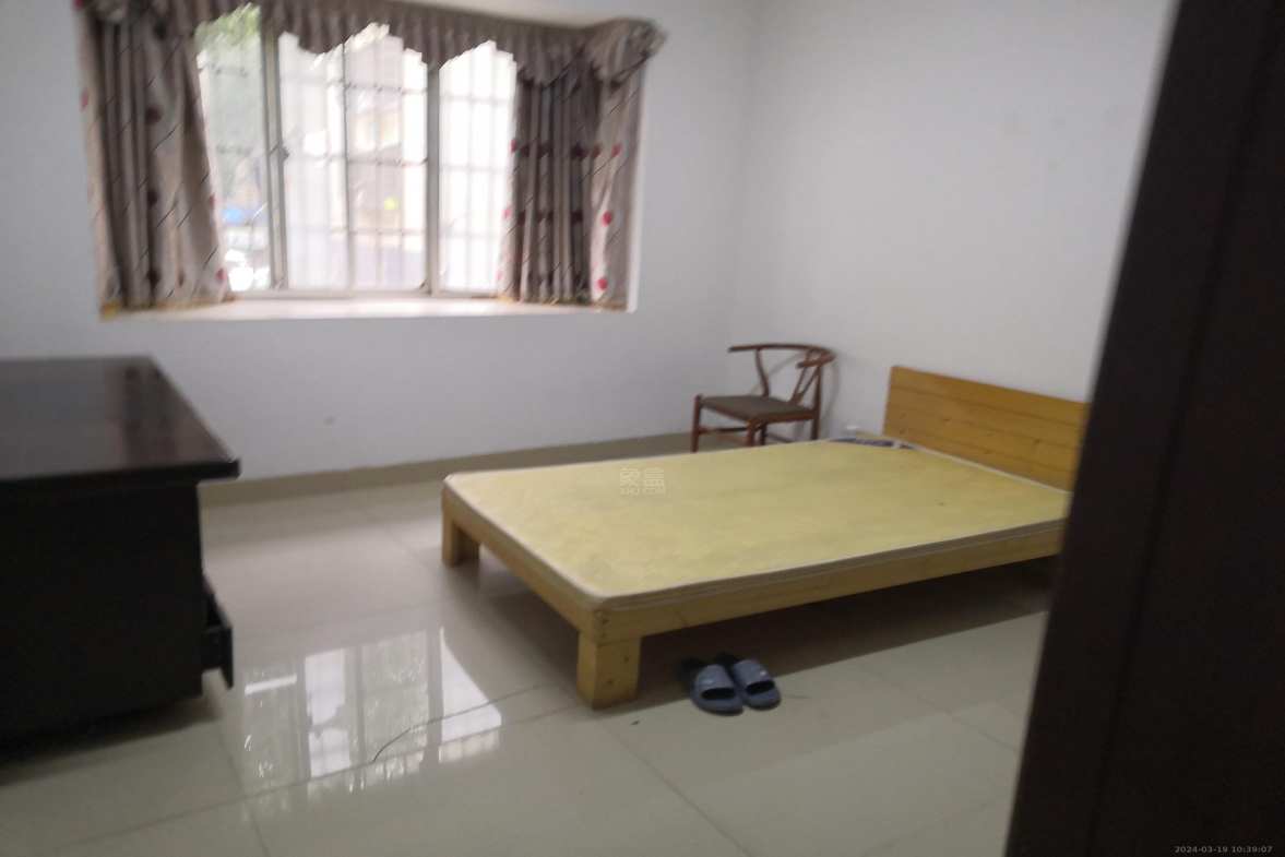 株洲长江南路阳光小区  4室2厅1卫    1900.0元/月 株洲长江南路阳光小区  4室2厅1卫    1900.0元/月室内图