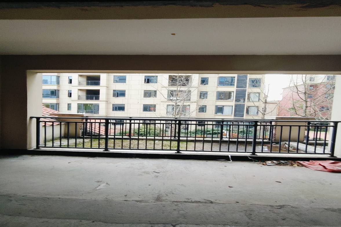 五江碧桂园城市广场  4室1厅1卫   128.00万客厅