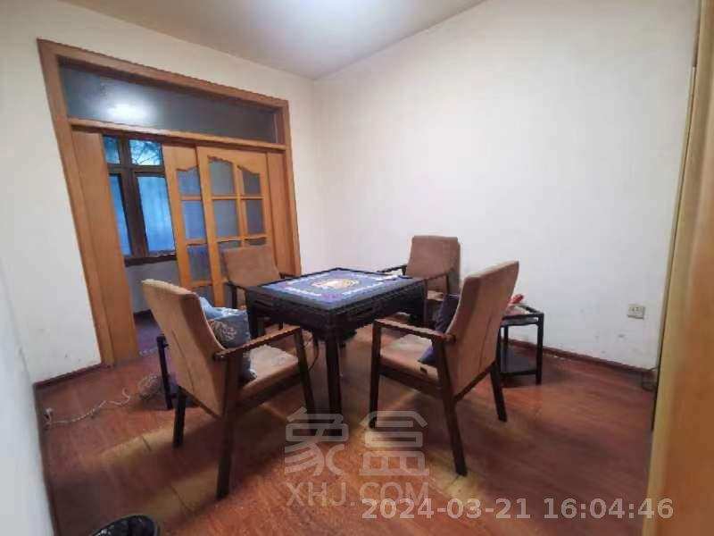 市二中单位房 4室2厅2卫 1600.0元/月 市二中单位房 4室2厅2卫 1600.0元/月室内图