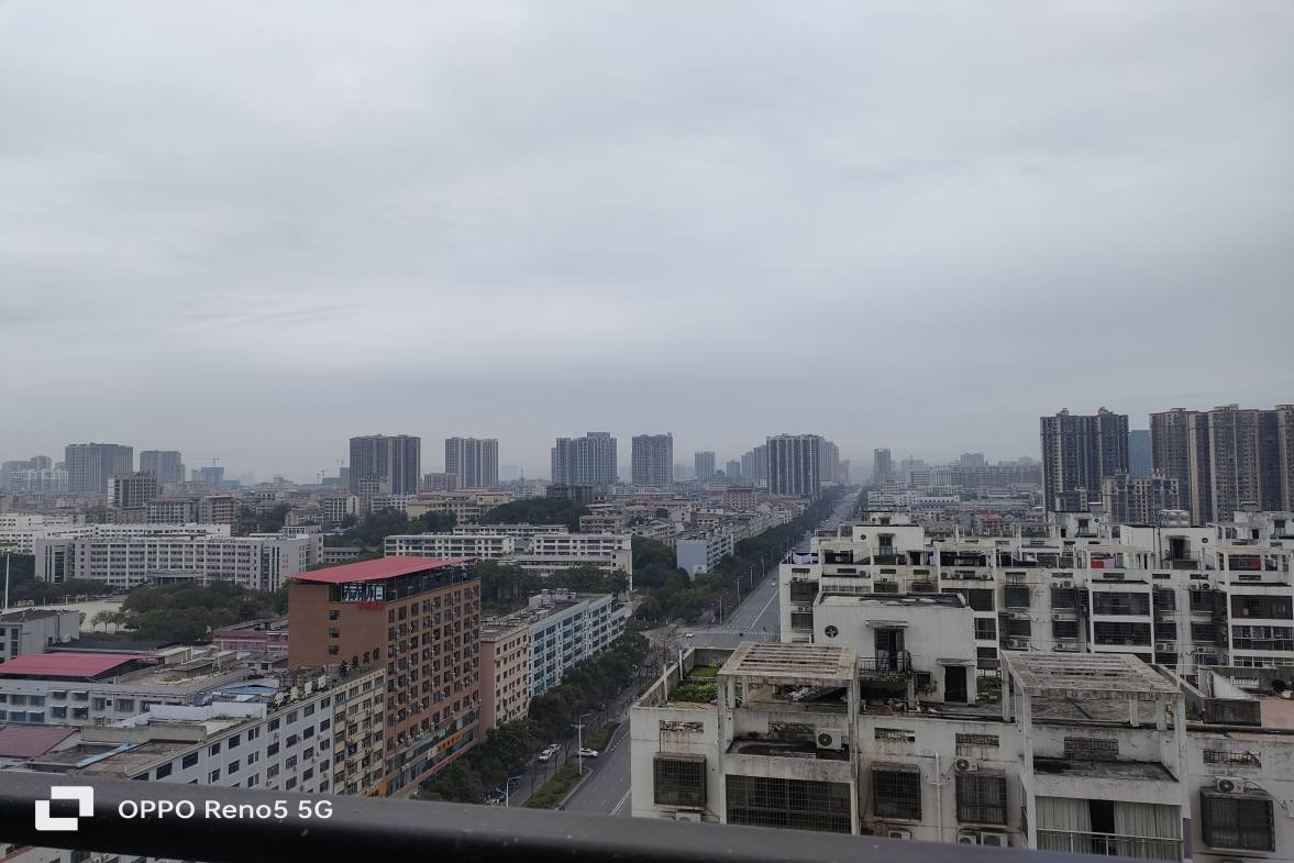 三星华厦 3室2厅2卫 85.0万 三星华厦 3室2厅2卫 85.0万客厅