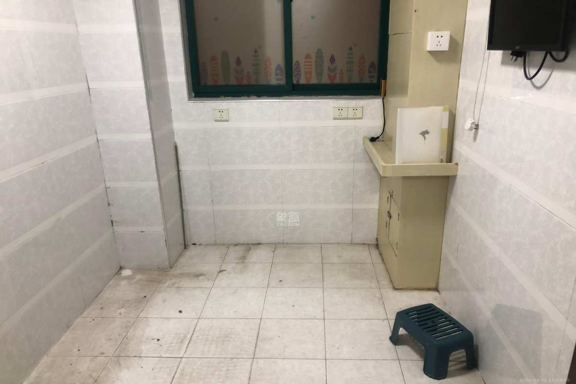 湘府东苑  3室2厅2卫    2800.0元/月室内图