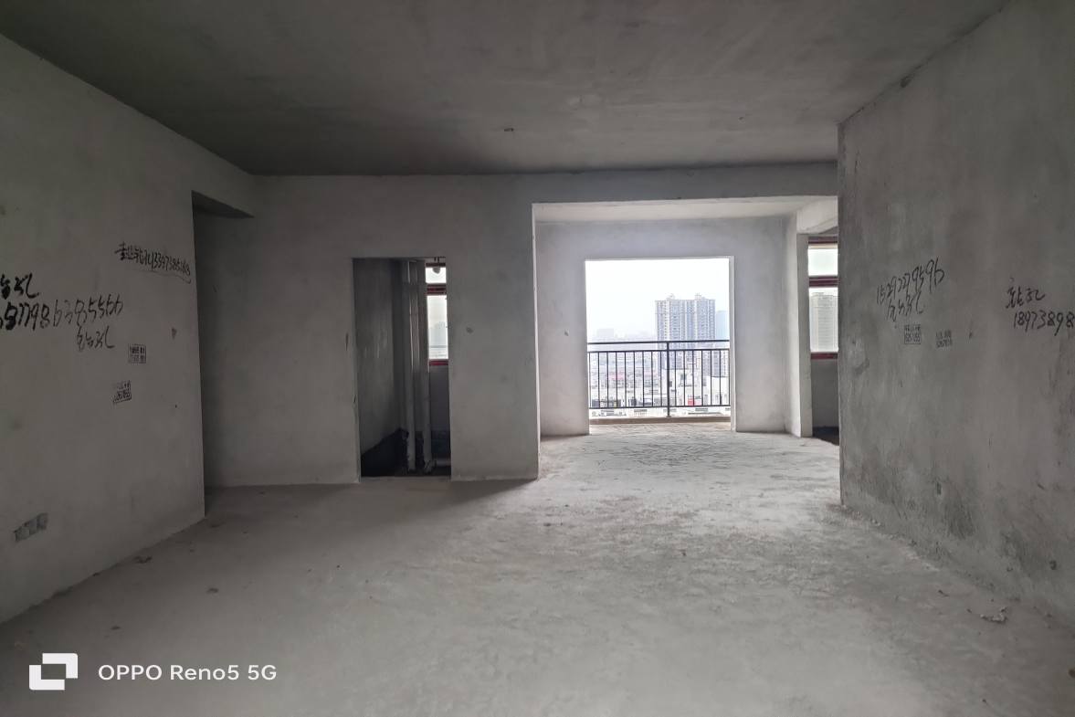 三星华厦 3室2厅2卫 85.0万 三星华厦 3室2厅2卫 85.0万客厅