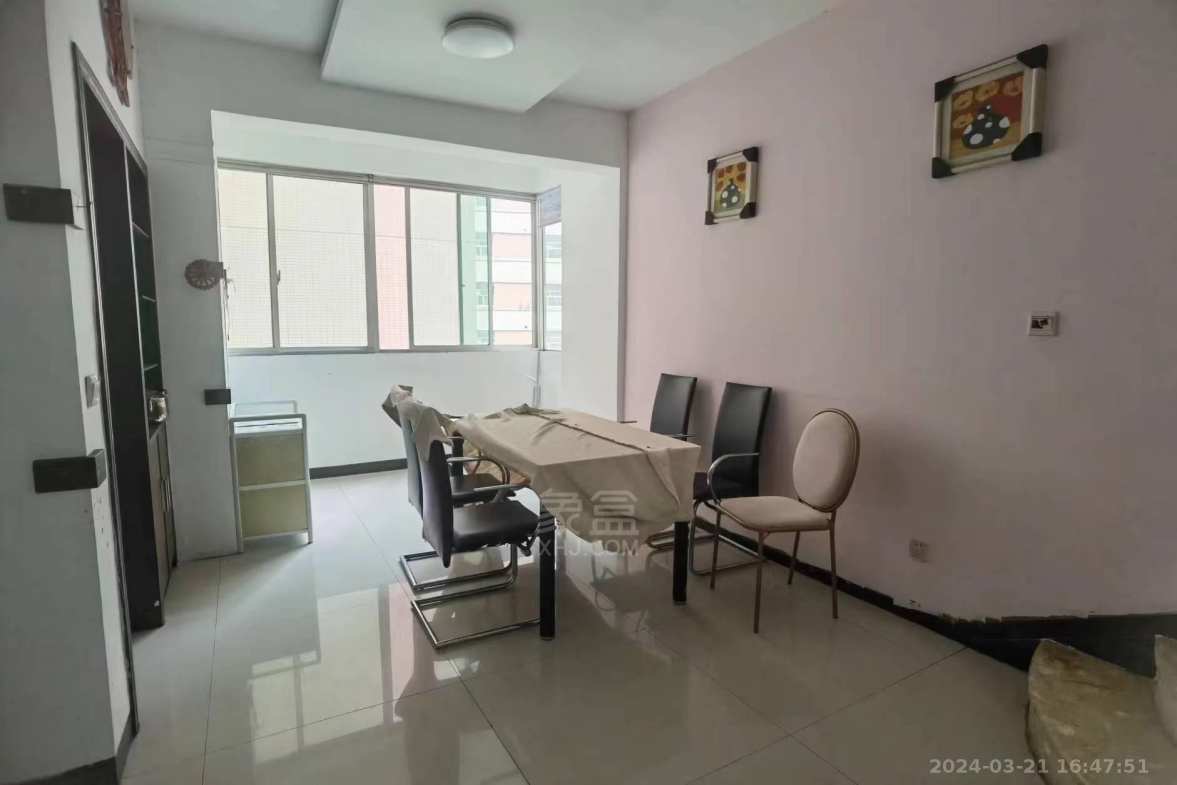 四季花园 3室2厅2卫 2000.0元/月 四季花园 3室2厅2卫 2000.0元/月室内图