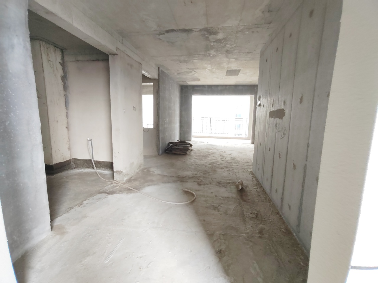 青春里  4室2厅2卫    137.8万