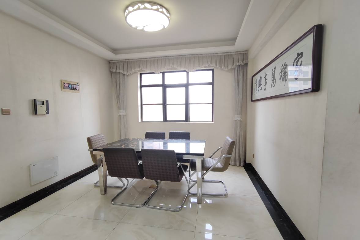 众一桂府  4室2厅2卫    86.8万客厅