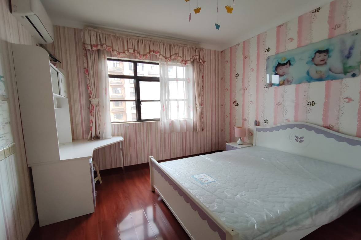 众一桂府  4室2厅2卫    86.8万客厅