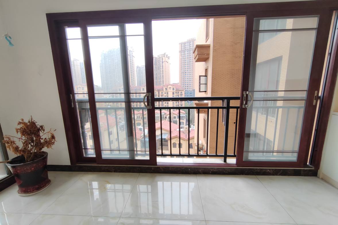 众一桂府  4室2厅2卫    86.8万室内图1