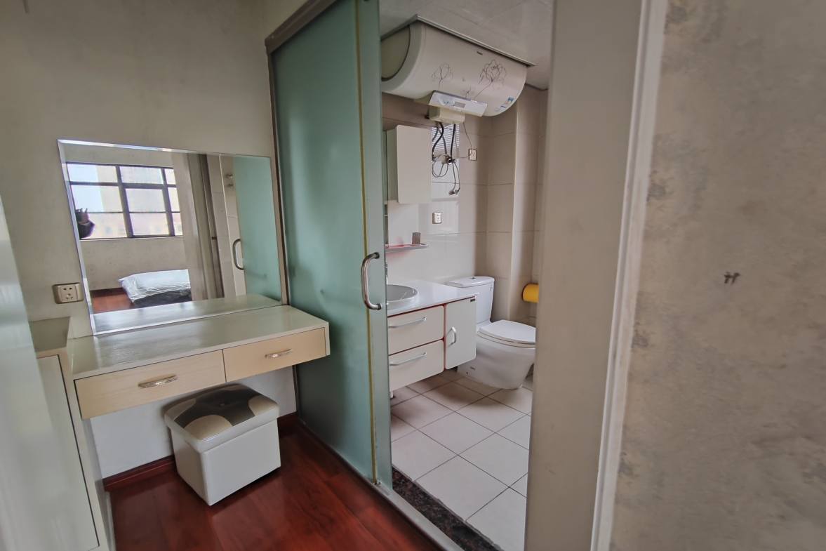 众一桂府  4室2厅2卫    86.8万客厅