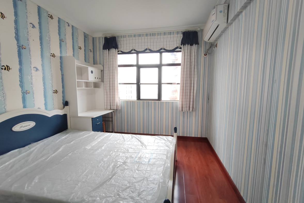 众一桂府  4室2厅2卫    86.8万客厅