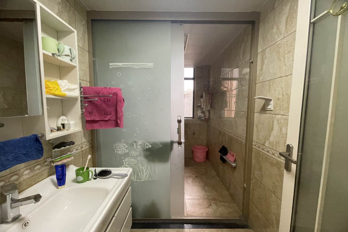 五洲锦城  4室2厅2卫    96.8万客厅