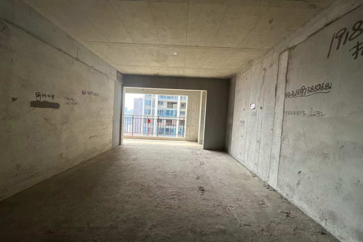 青春里  3室2厅2卫    118.0万 青春里  3室2厅2卫    118.0万客厅