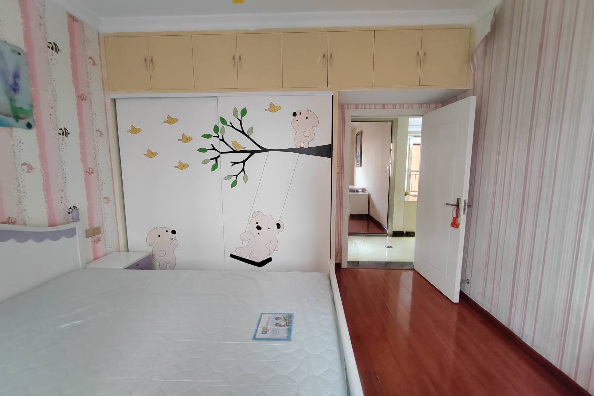 众一桂府  4室2厅2卫    86.8万客厅