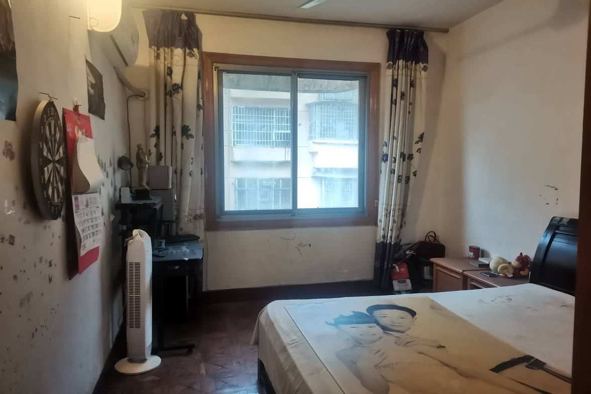 物资局家属楼（童家社区）  3室1厅1卫    27.8万客厅