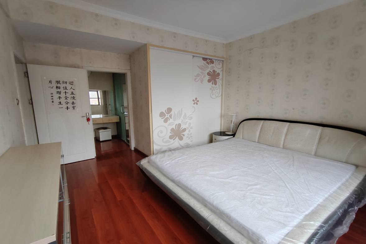 众一桂府  4室2厅2卫    86.8万客厅