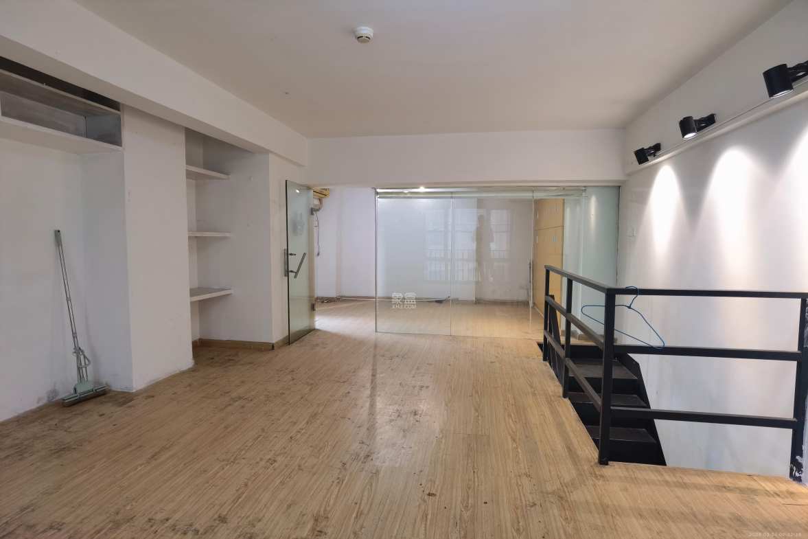 融圣国际 1室1厅1卫 1800.0元/月 融圣国际 1室1厅1卫 1800.0元/月室内图