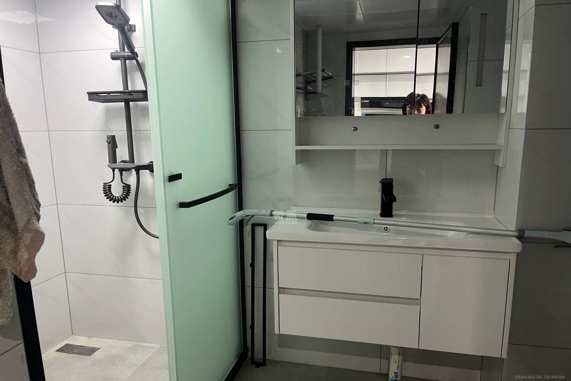 长燃润和天地(长润小区印湘江)  1室1厅1卫    1800.0元/月 长燃润和天地(长润小区印湘江)  1室1厅1卫    1800.0元/月室内图