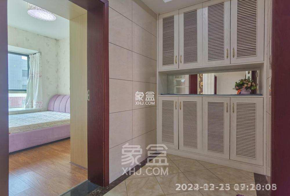 庐山恋  3室2厅2卫   2300.00元/月室内图