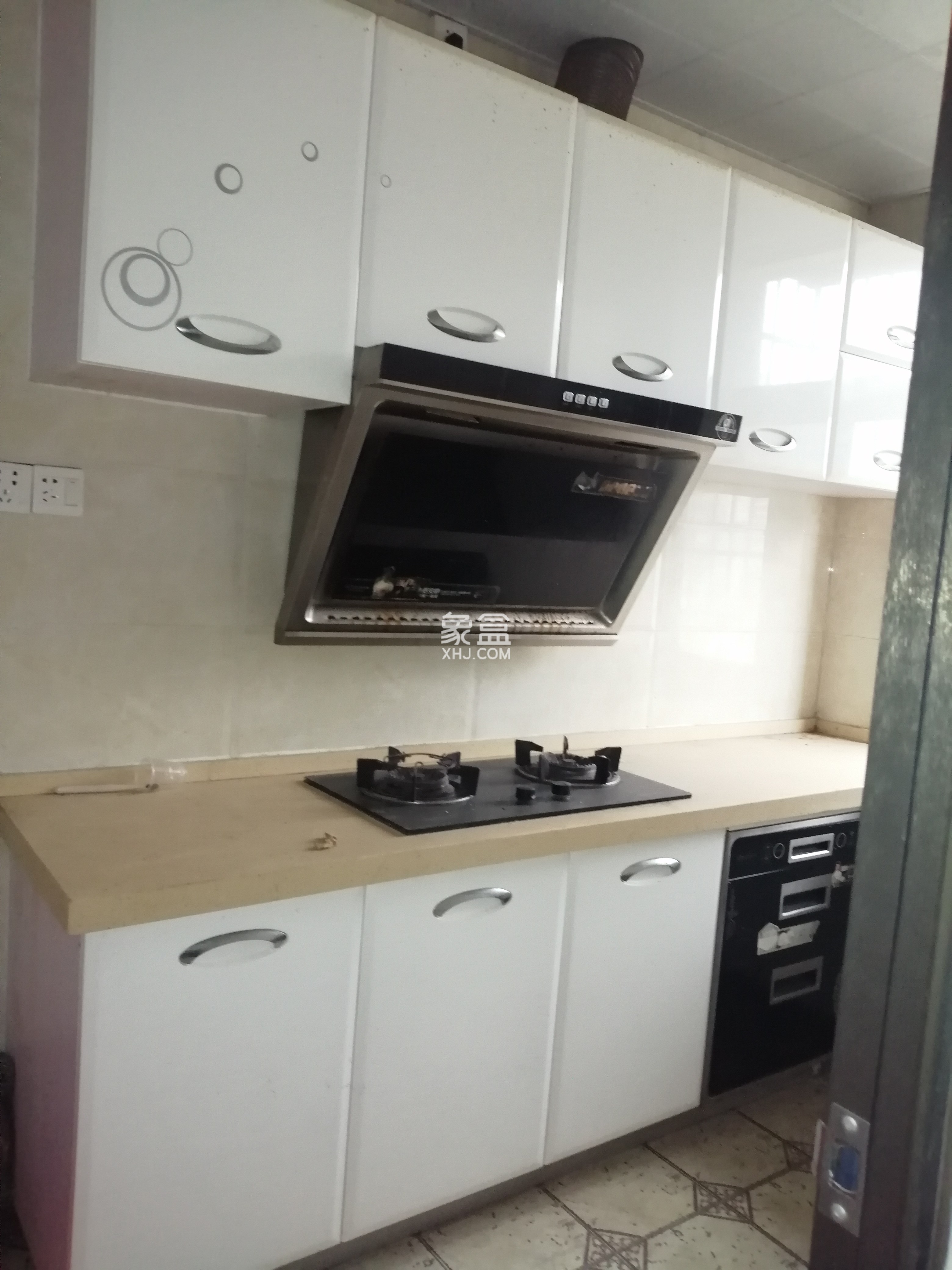 鸿都苑  4室2厅2卫    84.8万