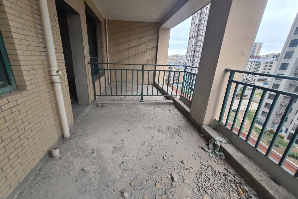 吉泰丽园  3室2厅2卫    78.8万客厅