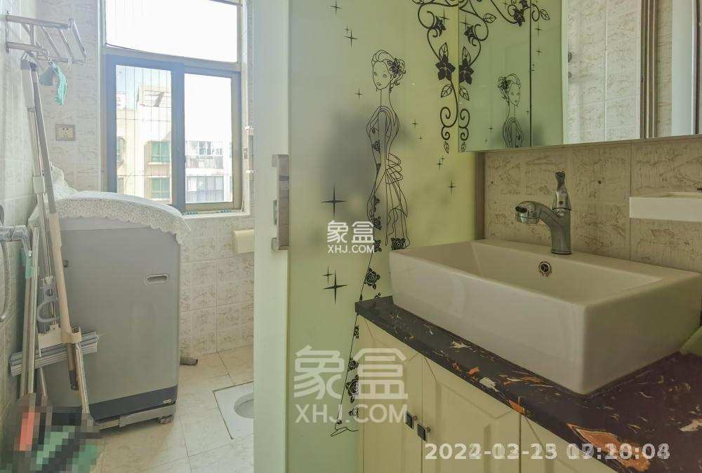 庐山恋  3室2厅2卫   2300.00元/月室内图