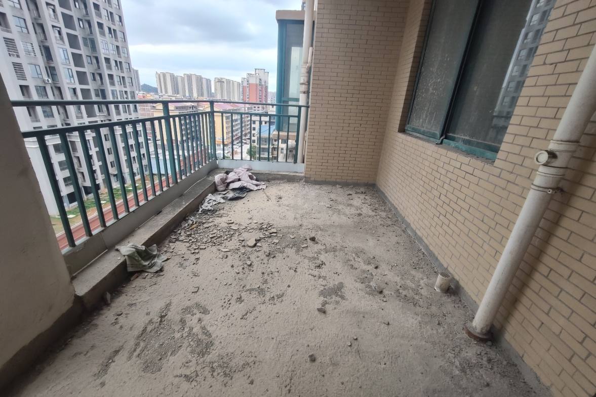 吉泰丽园  3室2厅2卫    78.8万客厅