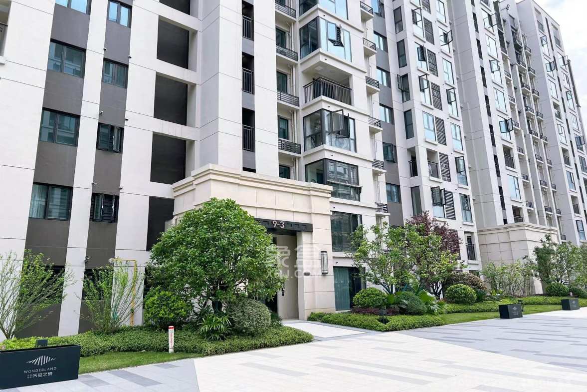 保利东郡  3室2厅2卫    2500.0元/月室内图