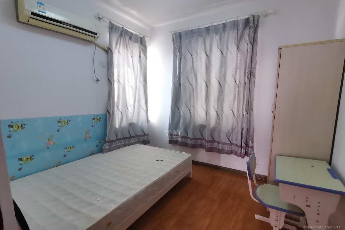 盛世华庭  3室2厅2卫    1800.0元/月室内图