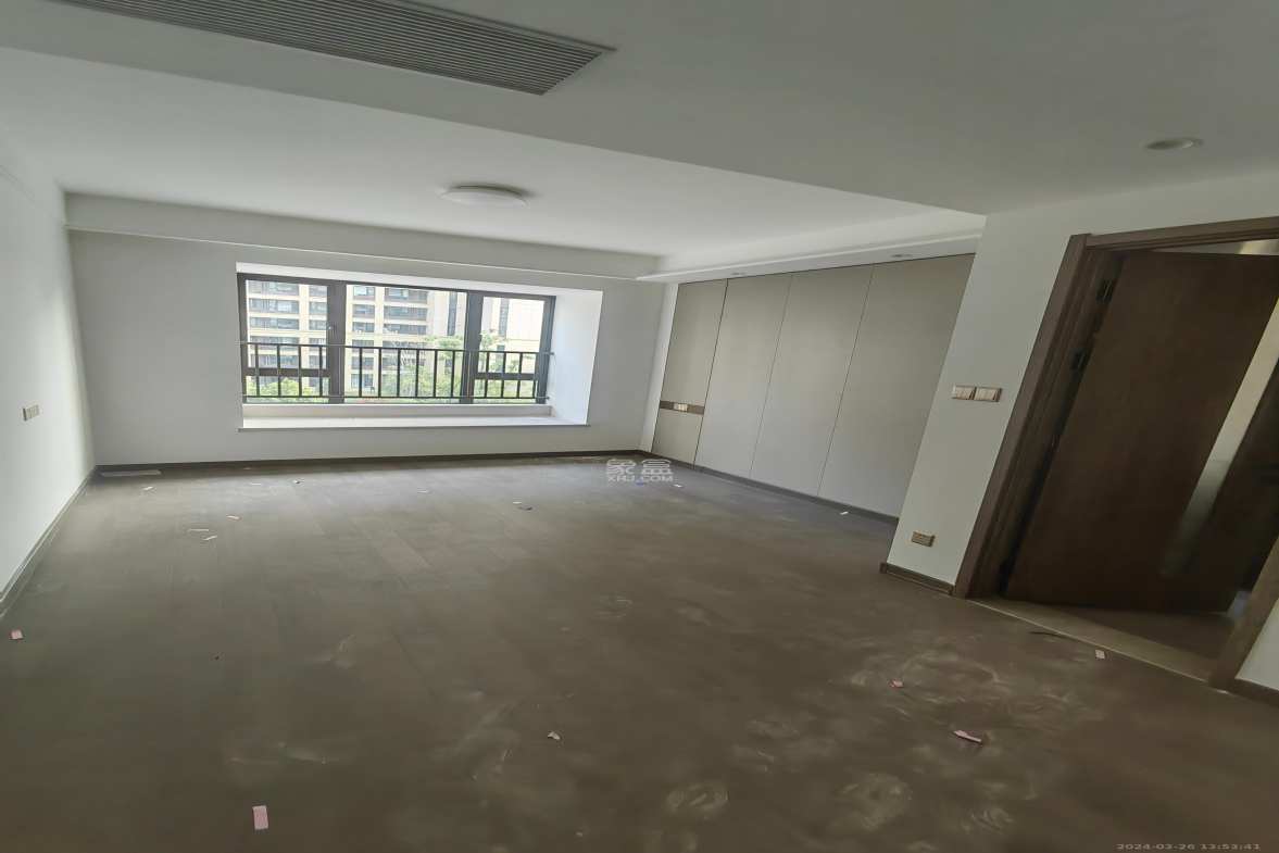 龙湖春江天玺  4室2厅2卫    4300.0元/月室内图