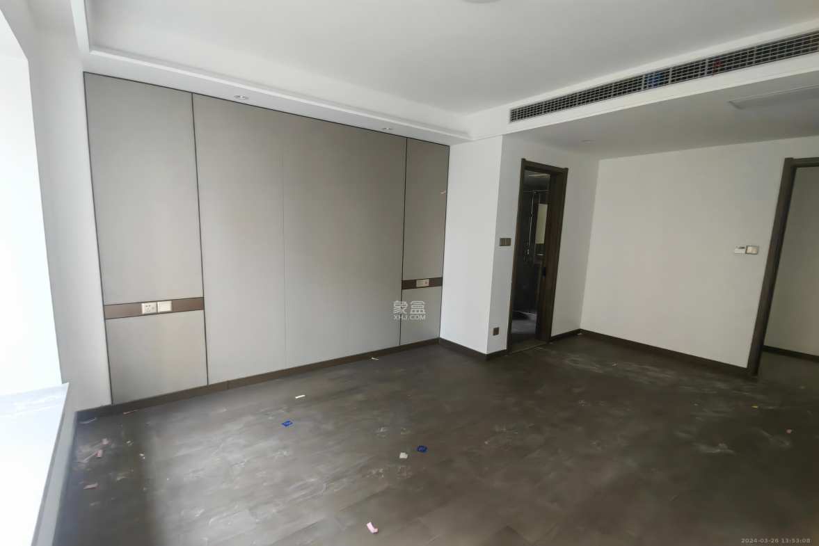 龙湖春江天玺  4室2厅2卫    4300.0元/月室内图1