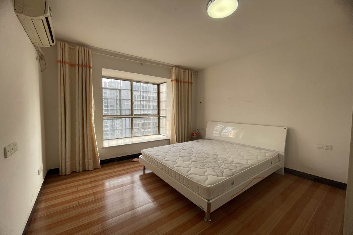 香山红叶  3室2厅2卫    1400.0元/月室内图