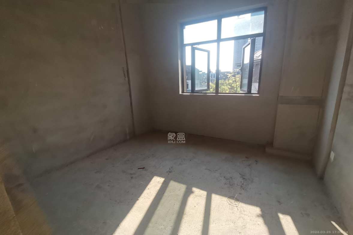 中建昭山印象  4室2厅3卫   265.00万客厅