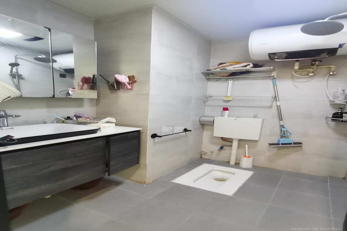 五峰国际  1室1厅1卫    1700.0元/月室内图