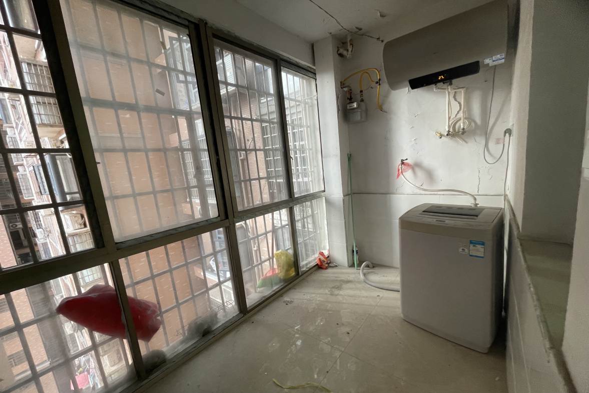 香山红叶  3室2厅2卫    1400.0元/月室内图