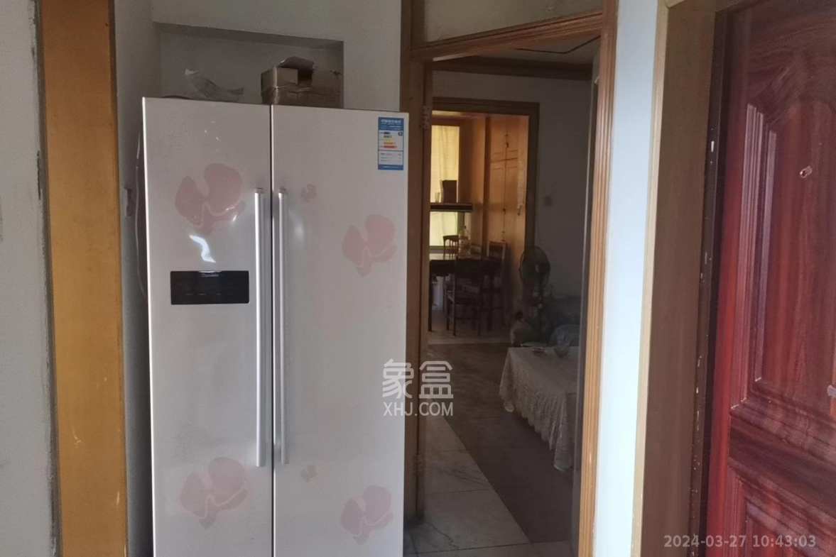 荷花园保险公司宿舍  3室2厅1卫    2300.0元/月 荷花园保险公司宿舍  3室2厅1卫    2300.0元/月室内图