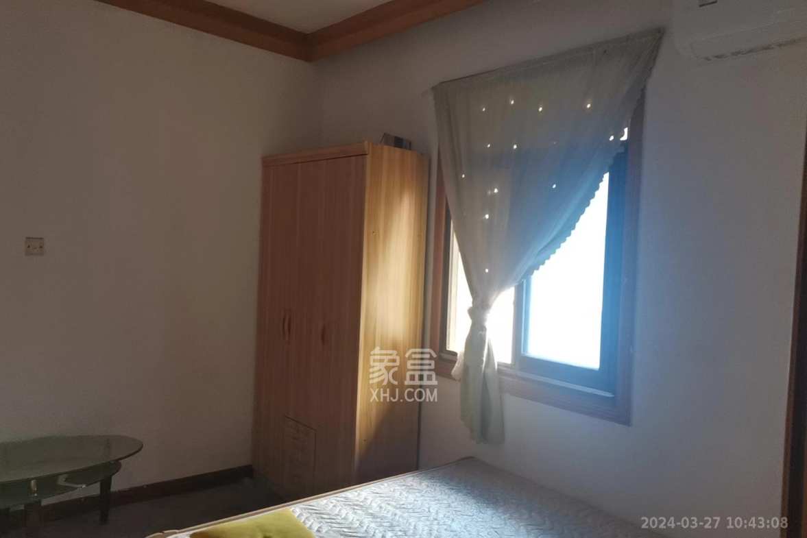 荷花园保险公司宿舍  3室2厅1卫    2300.0元/月 荷花园保险公司宿舍  3室2厅1卫    2300.0元/月室内图