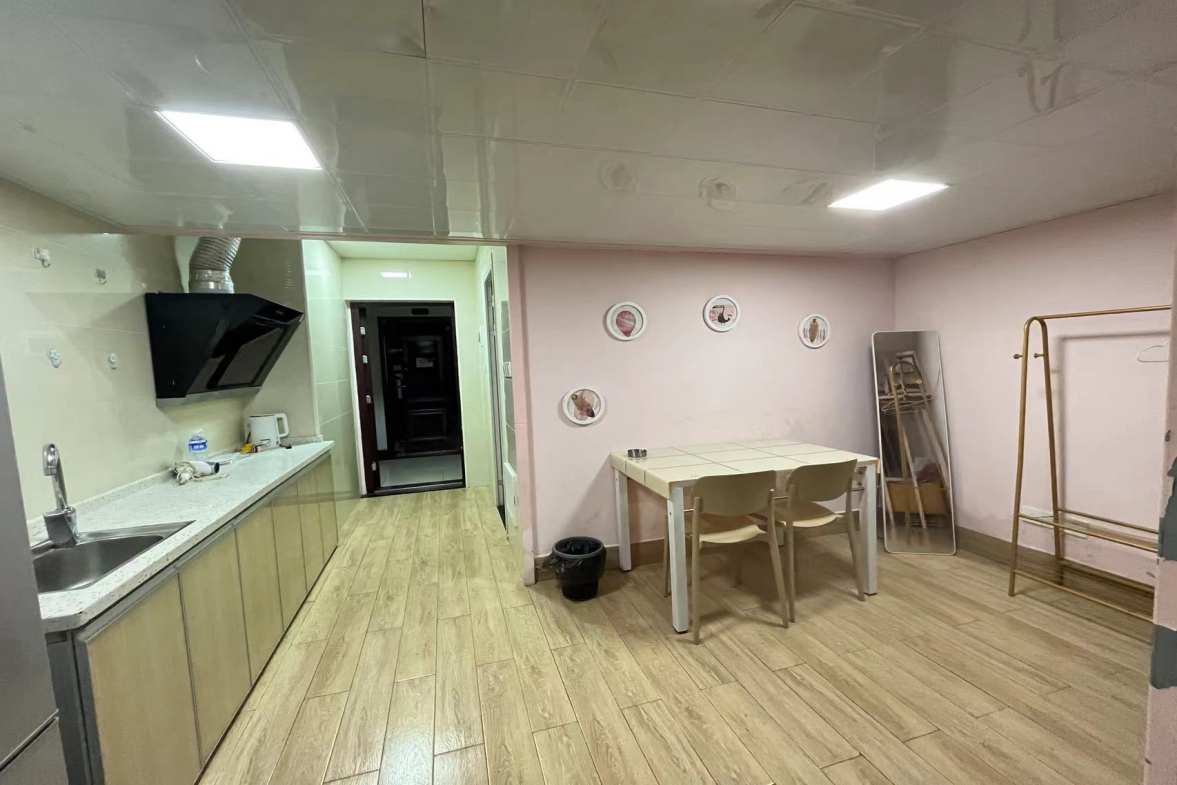 华南城市广场  2室1厅1卫   1700.00元/月室内图