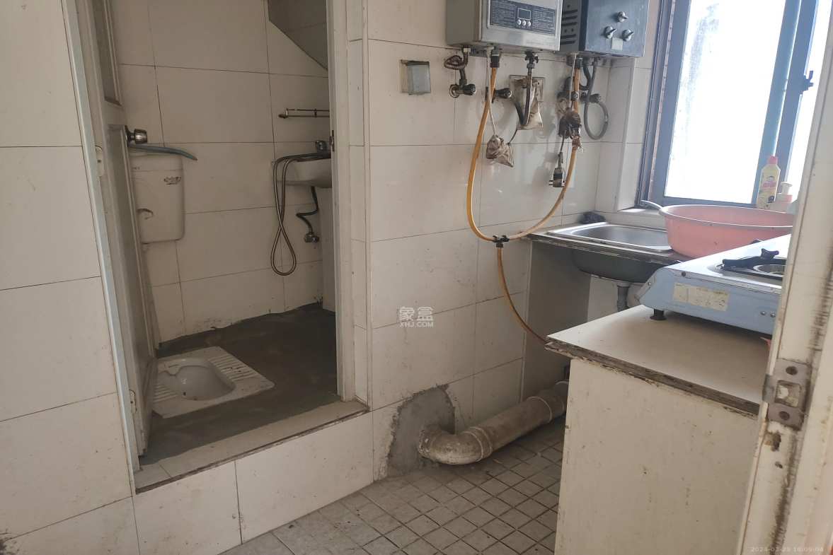 博雅公寓  4室2厅2卫    3000.0元/月室内图