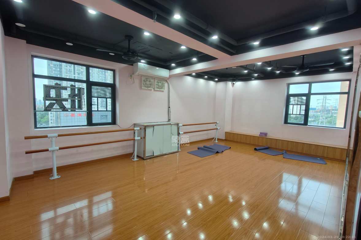 英祥春天  1室1厅1卫    10000.0元/月 英祥春天  1室1厅1卫    10000.0元/月室内图