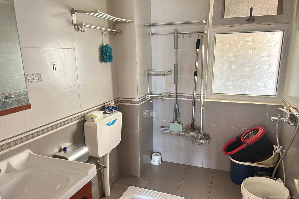 谷山乐园三期  3室2厅1卫    3500.0元/月 谷山乐园三期  3室2厅1卫    3500.0元/月室内图1