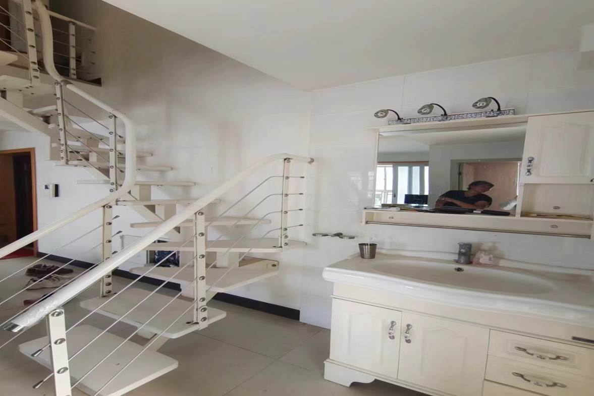 锦绣华庭 4室2厅2卫 4000.0元/月 锦绣华庭 4室2厅2卫 4000.0元/月室内图